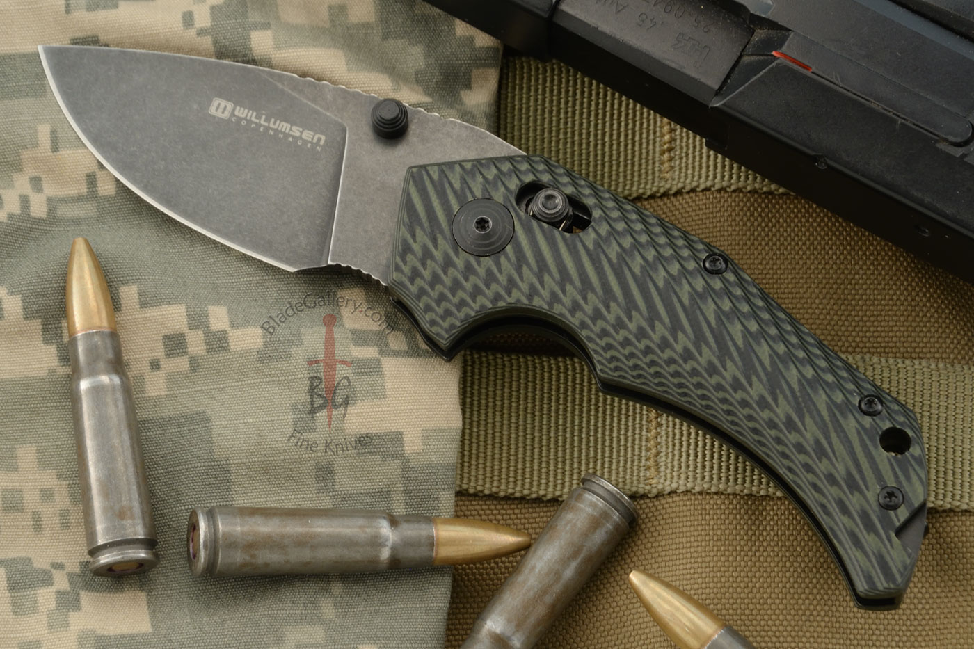 Red E AXIS Lock Folder with Black/Green G-10