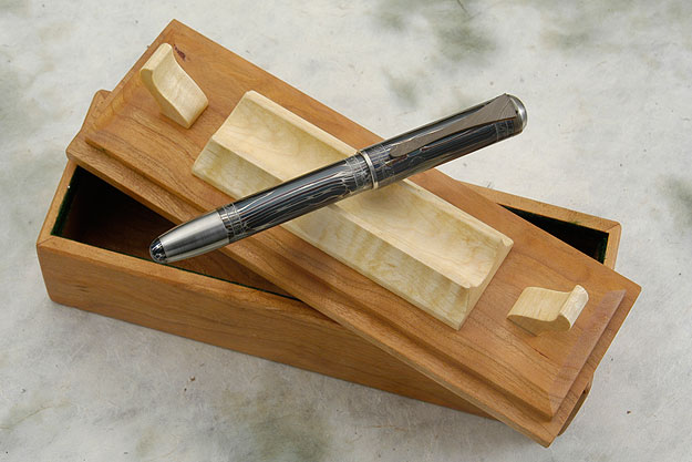 Honeycomb Damascus Pen with Interchangeable Rollerball and Fountain Tips